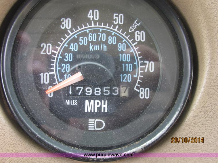 image for item J2468 1981 Mack R686ST semi truck