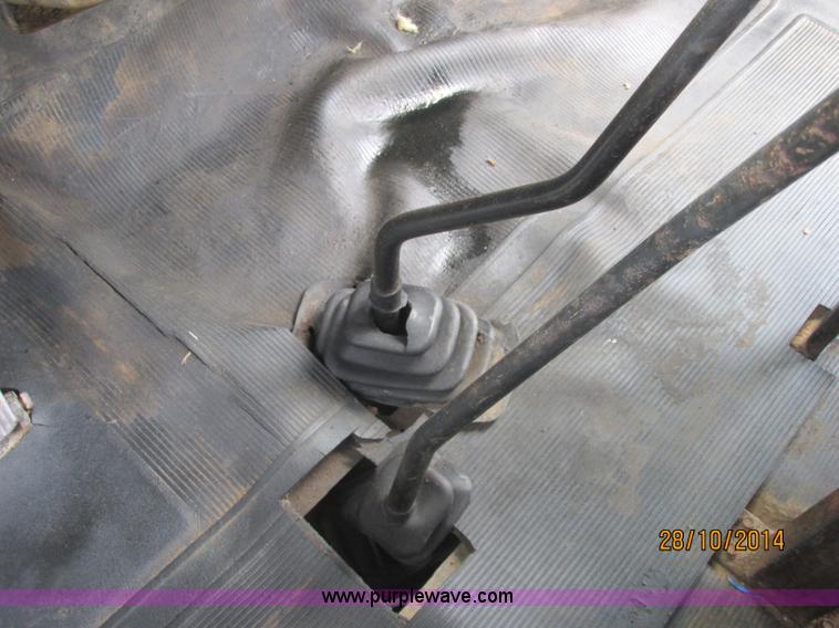 image for item J2468 1981 Mack R686ST semi truck