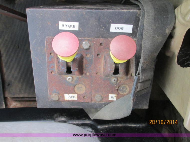 image for item J2468 1981 Mack R686ST semi truck