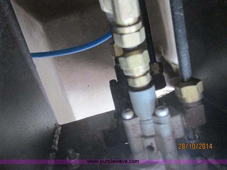 image for item J2468 1981 Mack R686ST semi truck