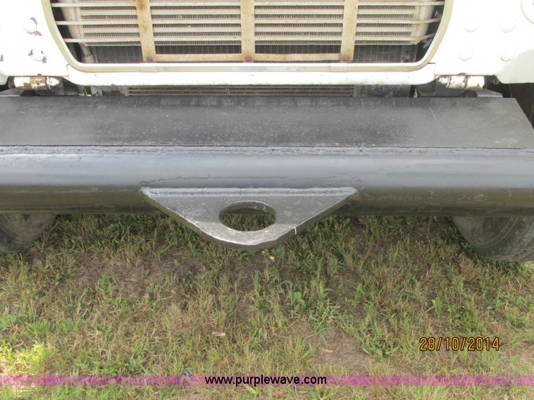 image for item J2468 1981 Mack R686ST semi truck