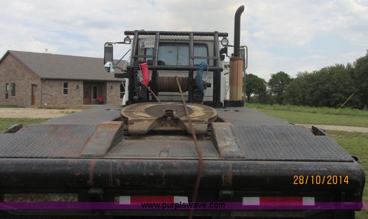 image for item J2468 1981 Mack R686ST semi truck