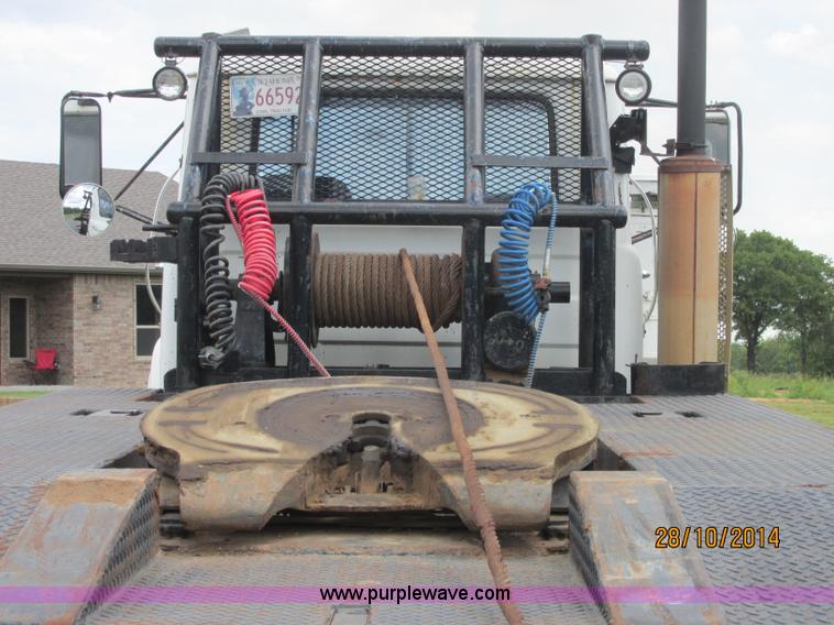 image for item J2468 1981 Mack R686ST semi truck