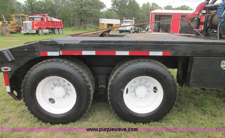 image for item J2468 1981 Mack R686ST semi truck