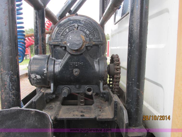 image for item J2468 1981 Mack R686ST semi truck