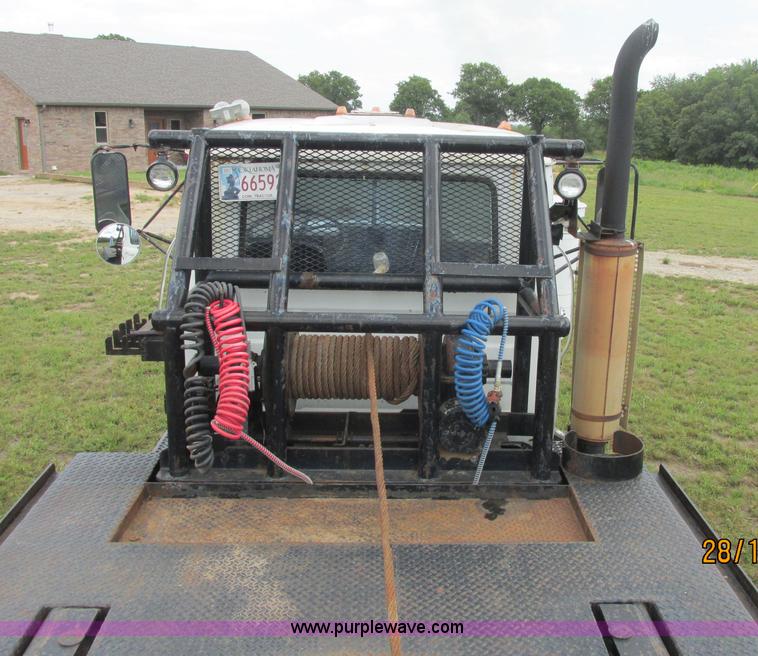 image for item J2468 1981 Mack R686ST semi truck