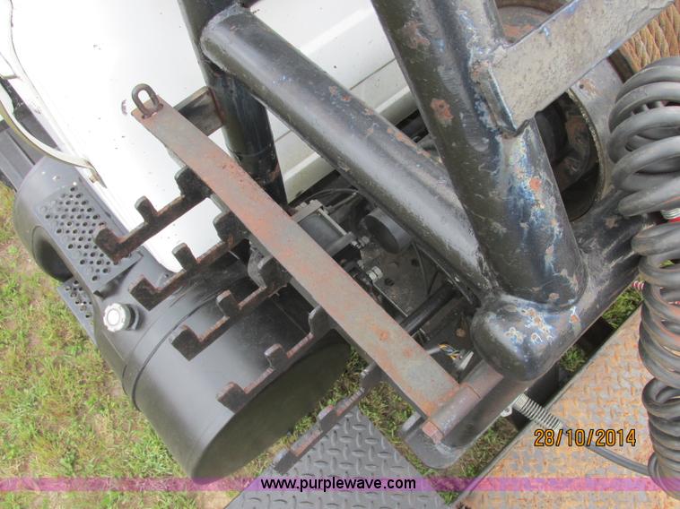 image for item J2468 1981 Mack R686ST semi truck