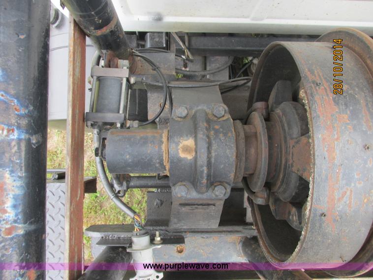 image for item J2468 1981 Mack R686ST semi truck