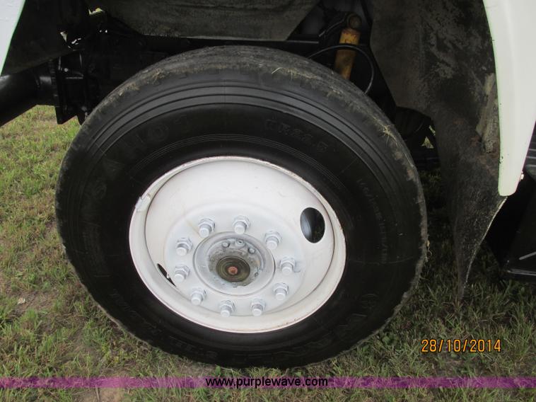 image for item J2468 1981 Mack R686ST semi truck