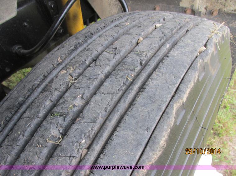 image for item J2468 1981 Mack R686ST semi truck