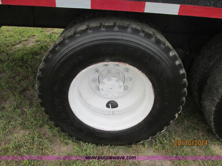 image for item J2468 1981 Mack R686ST semi truck