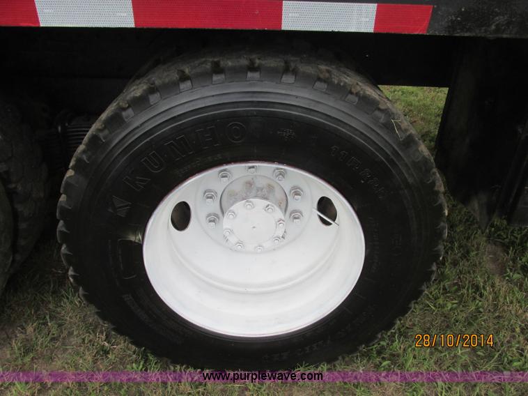 image for item J2468 1981 Mack R686ST semi truck