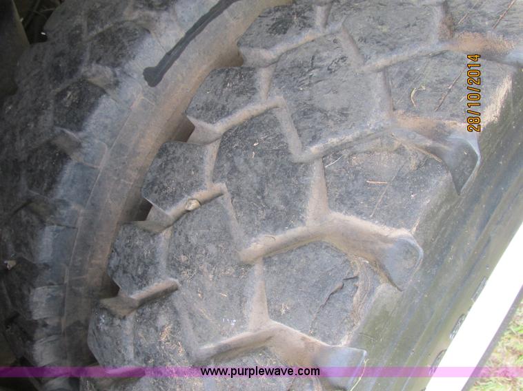 image for item J2468 1981 Mack R686ST semi truck