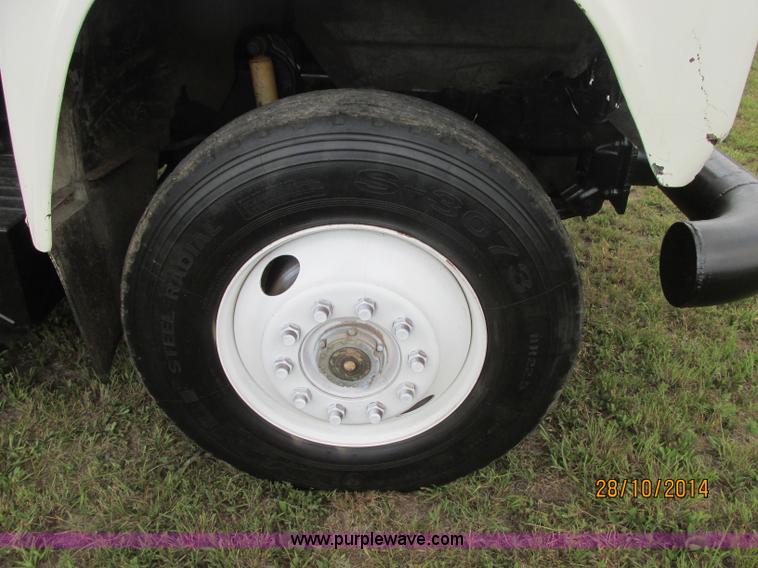 image for item J2468 1981 Mack R686ST semi truck