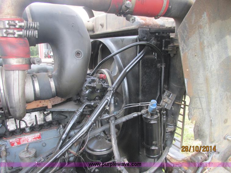 image for item J2468 1981 Mack R686ST semi truck