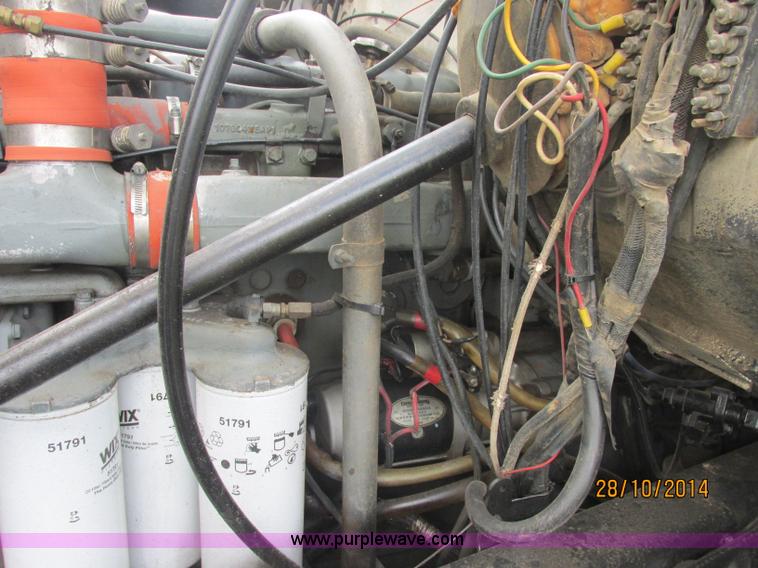 image for item J2468 1981 Mack R686ST semi truck