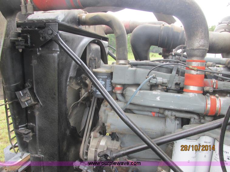 image for item J2468 1981 Mack R686ST semi truck