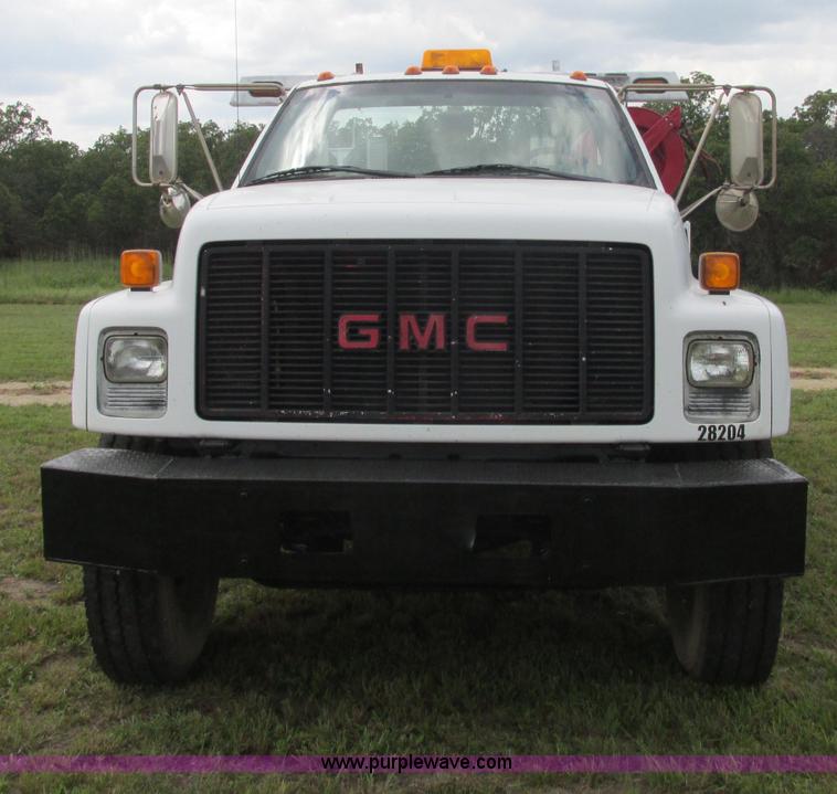 image for item J2469 2002 GMC C6500 service truck
