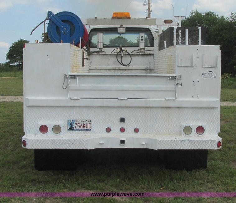 image for item J2469 2002 GMC C6500 service truck