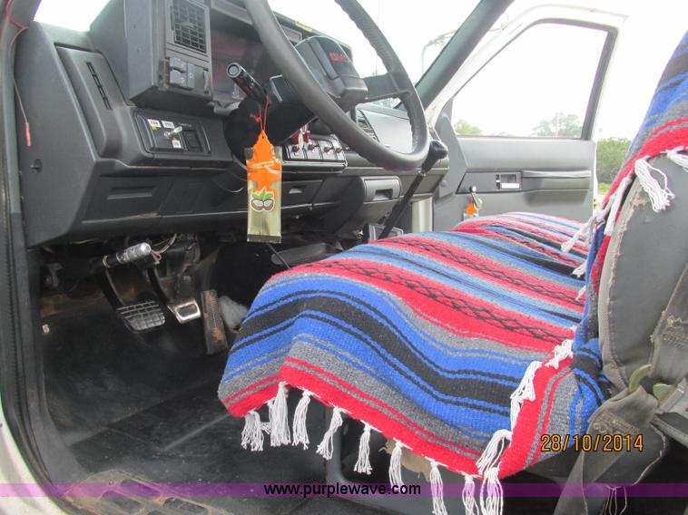 image for item J2469 2002 GMC C6500 service truck