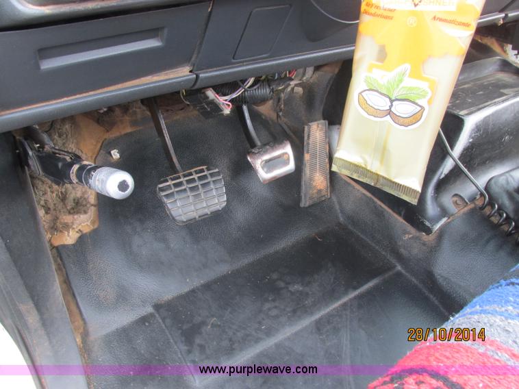 image for item J2469 2002 GMC C6500 service truck