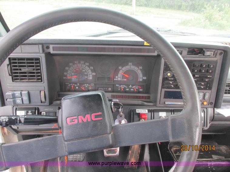 image for item J2469 2002 GMC C6500 service truck