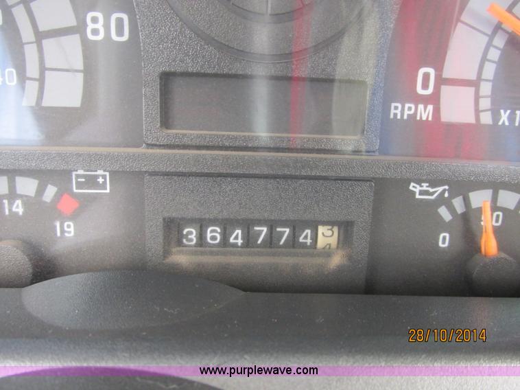 image for item J2469 2002 GMC C6500 service truck