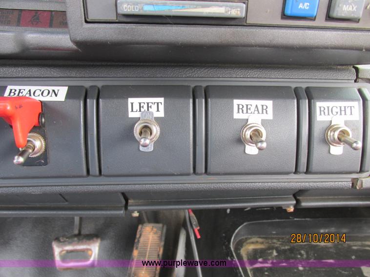 image for item J2469 2002 GMC C6500 service truck