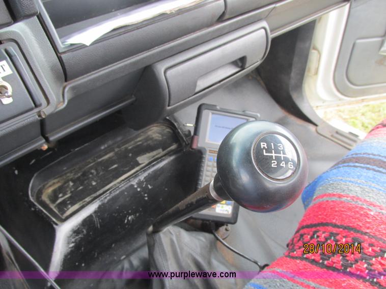 image for item J2469 2002 GMC C6500 service truck