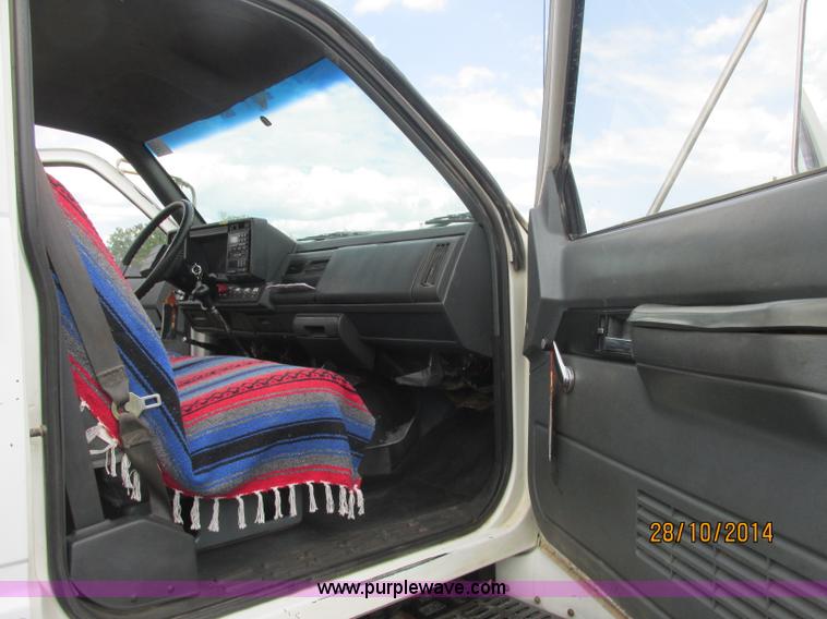 image for item J2469 2002 GMC C6500 service truck