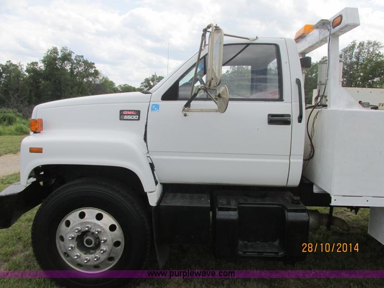 image for item J2469 2002 GMC C6500 service truck