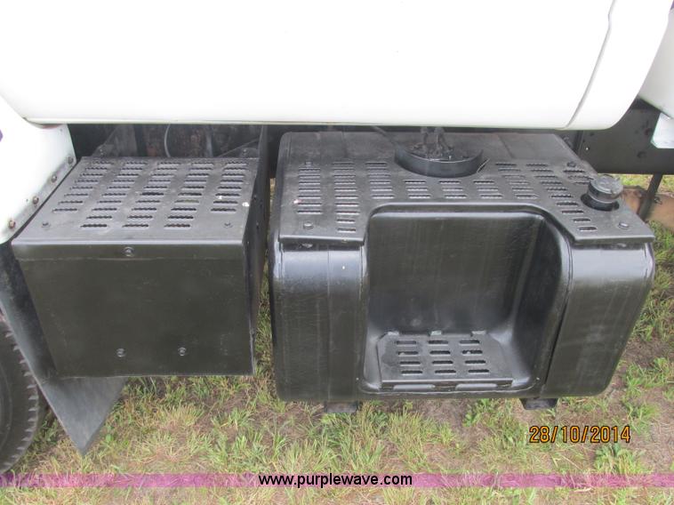 image for item J2469 2002 GMC C6500 service truck