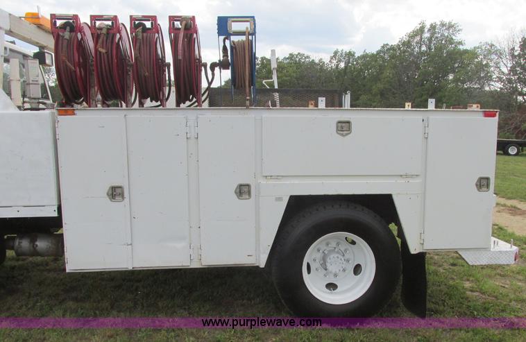 image for item J2469 2002 GMC C6500 service truck