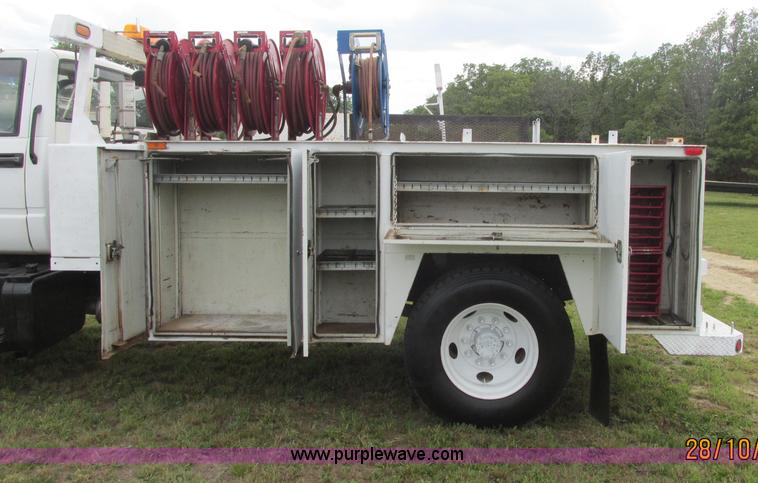 image for item J2469 2002 GMC C6500 service truck