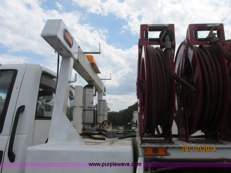 image for item J2469 2002 GMC C6500 service truck