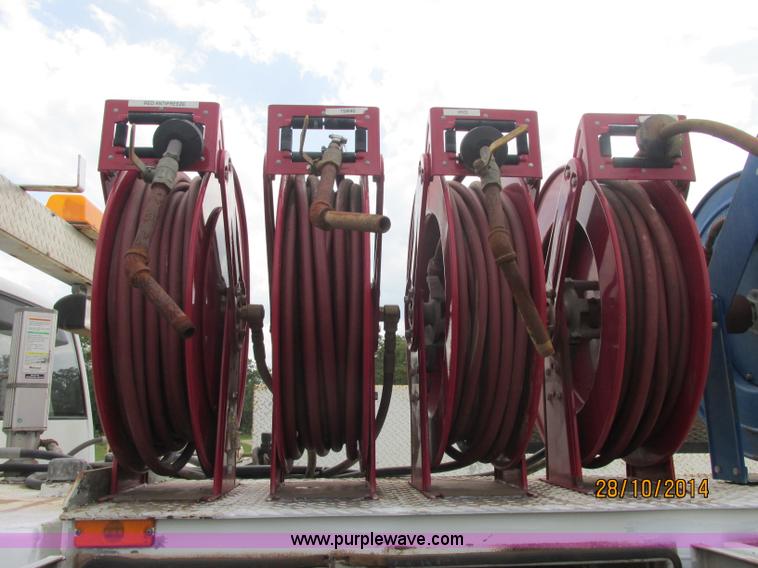 image for item J2469 2002 GMC C6500 service truck