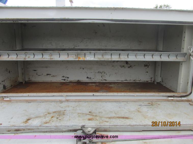 image for item J2469 2002 GMC C6500 service truck