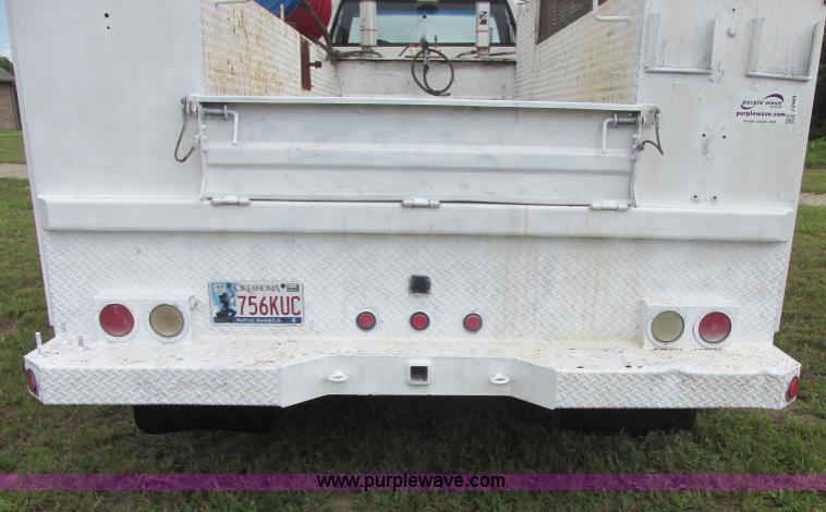 image for item J2469 2002 GMC C6500 service truck