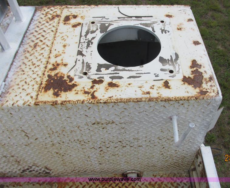 image for item J2469 2002 GMC C6500 service truck