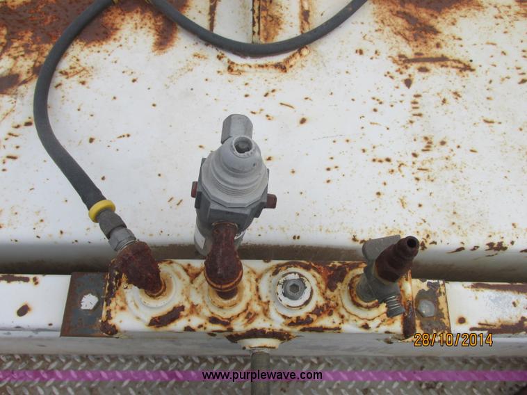 image for item J2469 2002 GMC C6500 service truck