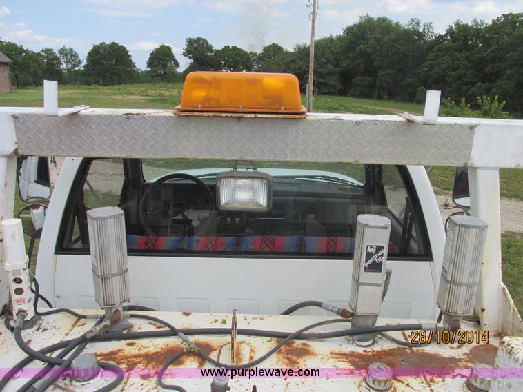 image for item J2469 2002 GMC C6500 service truck