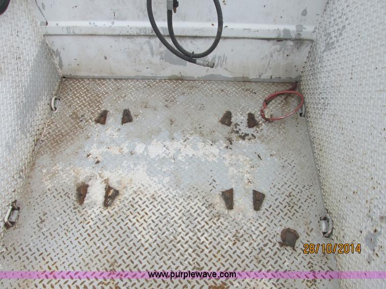 image for item J2469 2002 GMC C6500 service truck