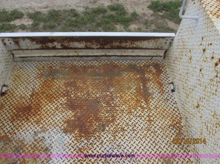 image for item J2469 2002 GMC C6500 service truck