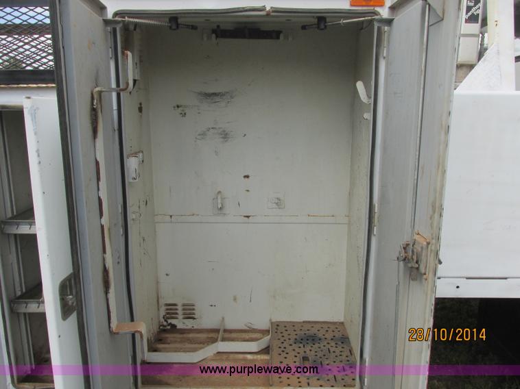 image for item J2469 2002 GMC C6500 service truck