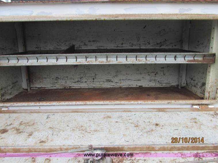 image for item J2469 2002 GMC C6500 service truck