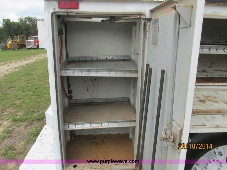 image for item J2469 2002 GMC C6500 service truck