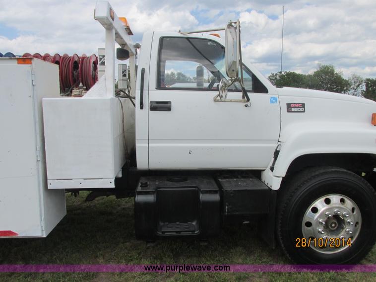 image for item J2469 2002 GMC C6500 service truck