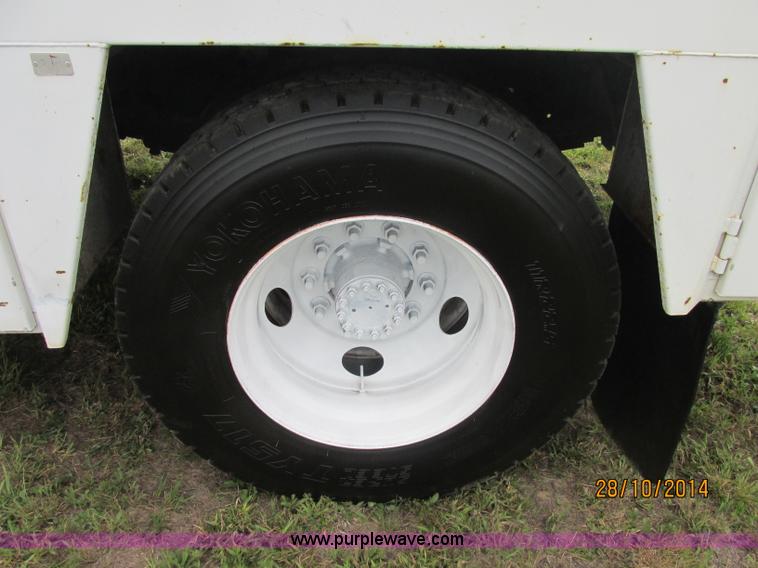 image for item J2469 2002 GMC C6500 service truck