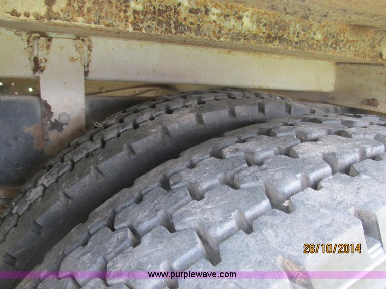 image for item J2469 2002 GMC C6500 service truck