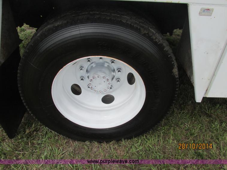 image for item J2469 2002 GMC C6500 service truck